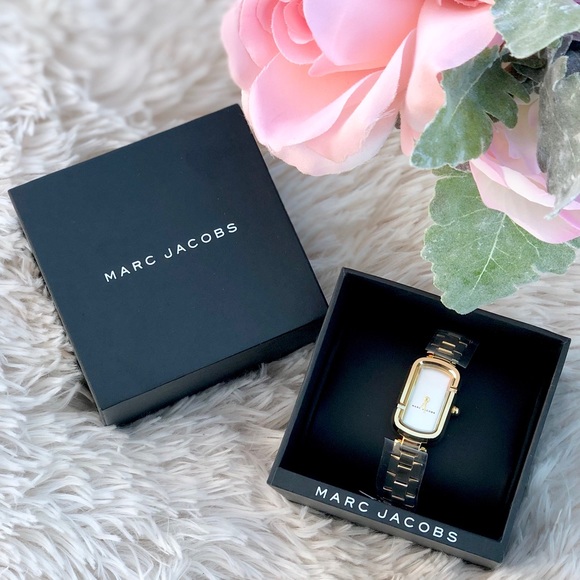 Marc Jacobs Women’s “The Jacobs” Gold Watch - Picture 3 of 8